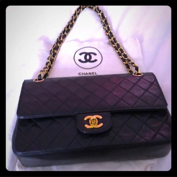 CHANEL Handbags - Authentic Vintage Chanel medium flap bag